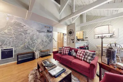 Image de Rustic Mountain Cabin, Outdoor Pool & Hot Tub On-site. Golf Course Nearby!