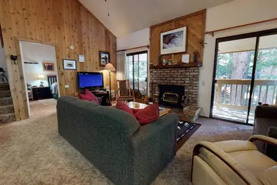 Image de Forest Quiet Setting, Short Walk to The Village. Pool On-site, Near the Lakes