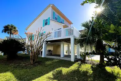 Image de Heated pool at the Heart of Tybee. Walk or bike everywhere 8 bikes for guest.