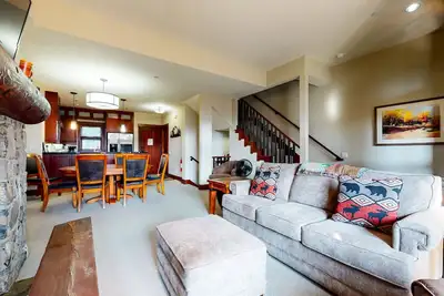 Image de Luxury Townhome, Gorgeous Mountain Views, Private Hot Tub. Near Biking Trails