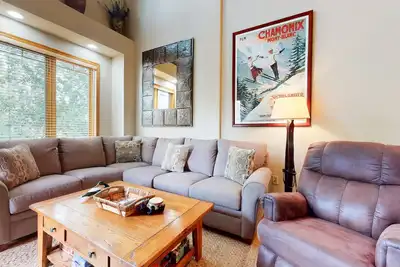 Image de Remodeled & Bright, On the Golf Course. Gas Grill & Laundry, Pool On-site