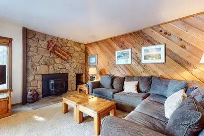 Image de Pet Friendly! Cozy Condo with a Private Washer/Dryer & Mountain Views