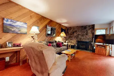 Image de Pet-Friendly Quiet Corner Cabin, Relaxing Location. Hot Tub On-site!