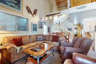 Image de Bright, Spacious & Updated. Beautiful Location, Gas Grill. Near Hot Tub