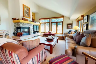 Image de Pet-Friendly, Sherwin Mountain Views! Gas Grill, Laundry. Near Walking Trails