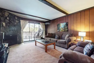 Image de Spacious Condo near Walking Trails. Pool, Hot Tubs and Tennis Court On-site