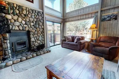 Image de Remodeled, Bright & Light, Spacious Corner Unit. Pool & Tennis Courts On-site