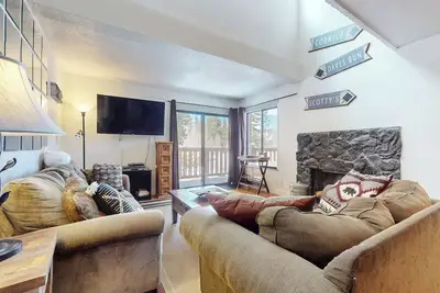 Image de Remodeled, Spacious & Bright. Balcony. Pool, Hot Tub & Tennis Court On-site