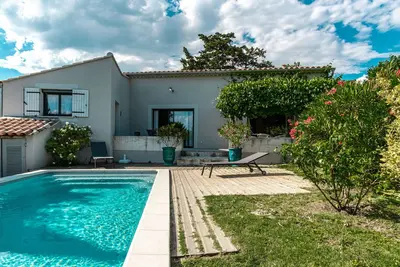Image de La Verdière - Maison contemporaine de plain pied avec jardin et piscine pri