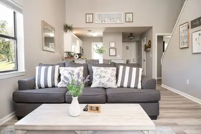 Spacious 3-bedroom golf condo in the scenic Pointe Royale Golf Resort