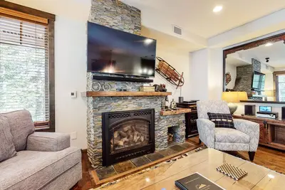 Image de Pet-Friendly Luxury, On Golf Course. Gas Grill, Private Hot tub, Quiet