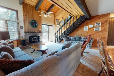 Image de Large Home, Balcony. Pool & Tennis Court On-site, Short Walk to Restaurants