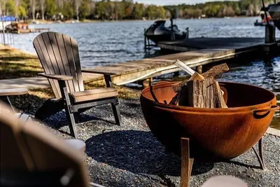Image de Cozy Lake Cottage- Newly renovated!