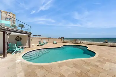 Image de Oceanfront sanctuary w/ a private pool, free WiFi, central A/C, & washer/dryers
