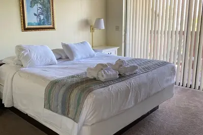 Image de Fully Furnished Condo