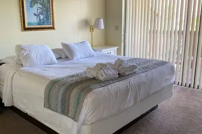 Image de Fully Furnished Condo
