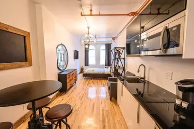Image de Urban loft 10 min walk from Old Quebec!