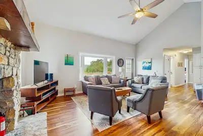 Image de House North of Sugar Mountain Resort with tennis court and mountainview