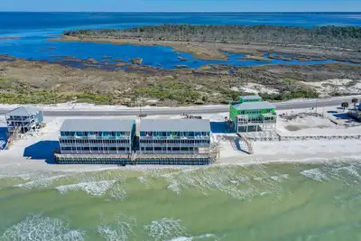Image de Conch'd Out is Perfect for a Relaxing Oceanfront Getaway