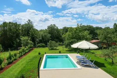 Image de Maison de vacances avec climatisation, Wifi, piscine privée, Tv, terrasse, animaux admis, parking