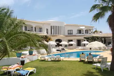 Image de Flor do Vale - Two bedroom apartment direct acess to garden & Pool