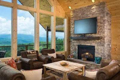 Image de Forever Views. Theater Room, Game Room With Pool Table And Arcades