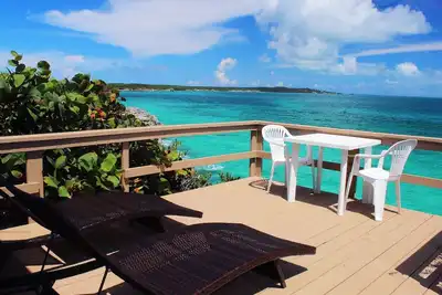 Image de Deck Overhangs Ocean, Walk to Beaches/Bars/Restaurants, WiFi, On-site Parking