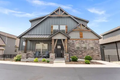 Stunning and Roomy Lodge with Unbelievable Views of the Lake and the Ozarks!