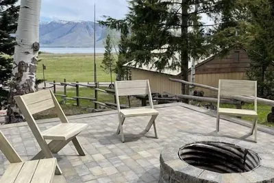 Image de Moose Meadows is minutes from world class fishing and 23 miles from Ynp!
