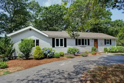 Image de Shop, Swim, Hike, Bike in Historic Brewster Ma!