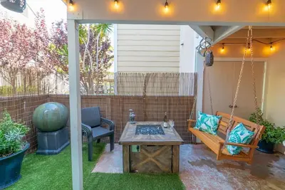 Image de Location, location, location, just steps to Strands beach, enjoy awe-inspiring sunsets overlooking one of the most picturesque coastlines in Dana Point.