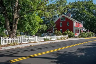 Image de 1784 Denison Home~ New England Nautical Inspiration~ Welcome to Warm Hospitality