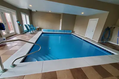 Image de 3bd/4ba on Acre/Indoor Heated Pool/ Theater/Hot Tub/Billiards/Wifi/FirePit/Hike