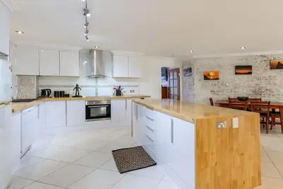Image de Bribie Escape, Top Floor Unit with Waterviews