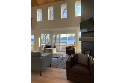 Image de Stunning 3 bed\/3bath Renovated Cabin on Lake Pepin
