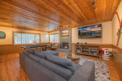 Image de Lazy Bear Chalet-3 bed 2 bath W/ Spa-No Pets!