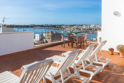 Image de Appartement climatisé avec vue sur mer, balcon, terrasse du toit et Wi-Fi.