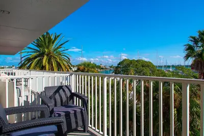 Image de Bayside Condos Studio 23 Pool, Bay Views. Walk to Beach