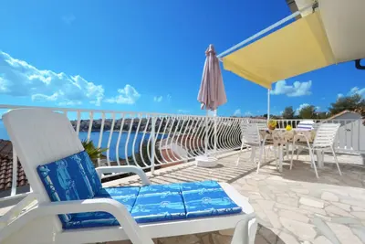 Image de Solea - 2 bedroom sea view apartment 100m from the beach in Okrug Gornji