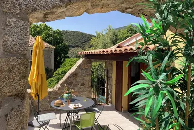 Image de Maison de village avec terrasse un véritable nid d'amour.