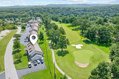 Image de No-Stairs Golf-View Condo | Central to Lakes+Strip