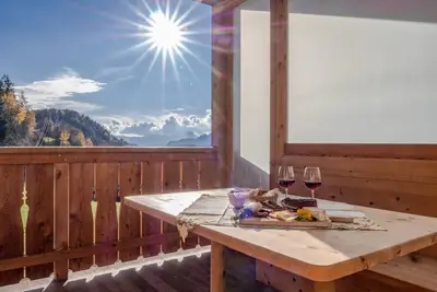 Image de Appartement de vacances \"Morgengruß\" près de Seiser Alm avec vue sur les montagnes, Wi-Fi et balcon