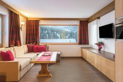 Image de Appartement confortable \"Alexandra\" avec vue sur les montagnes, Wi-Fi, balcon et terrasse