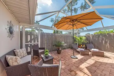 Updates Polynesian Villa - 5 minutes from Gulf Beaches!
