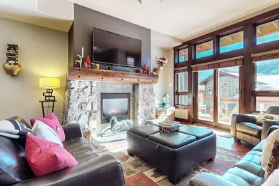 Image de Elegant Home, Hot Tub & Garage. Serene Location near Biking & Walking Trails