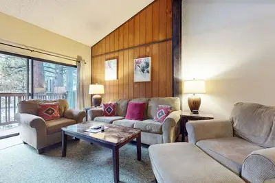 Image de Pet-Friendly, Spacious, Balcony. Near Trails, Pool & Tennis Courts On-site