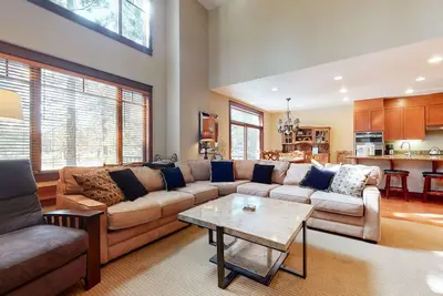 Image de Elegant & Large, On the Sierra Star Golf Course! Private Jacuzzi & Gas Grill
