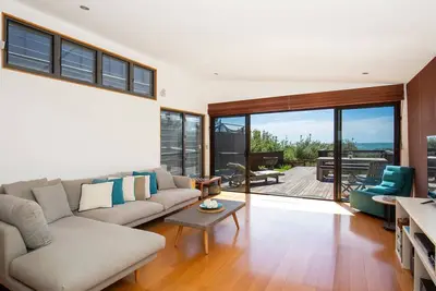 Image de Illaroo - Absolute Beachfront with Spa