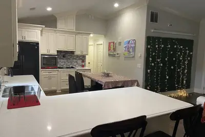 Image de Luxury home in Decatur 4 bed 3 bath with hot tub