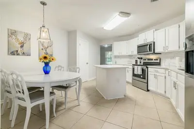 Image de Newly re-modeled, Spacious and Clean home in Great neighborhood - 65'' SmartTV!